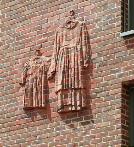 Рельеф Пинафоры