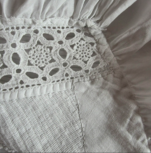 Белая старинная вышивка